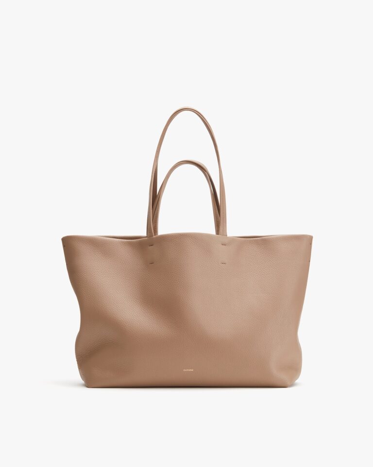 Cuyana Classic Easy Tote in soft Italian leather